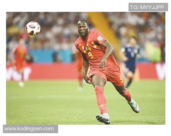 当今世界足球第一球星的巅峰之路与传奇成就解析 当今世界足球第一球星的巅峰之路与传奇成就解析