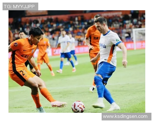 足球名将扑点球瞬间精彩集锦 凭借冷静技巧化解对方攻势