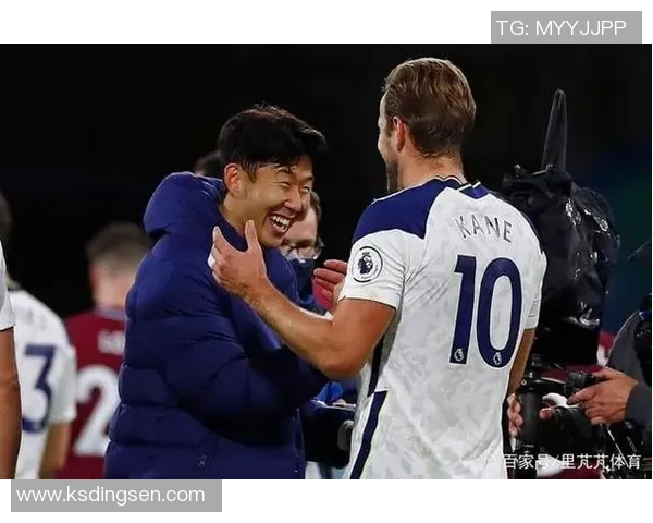 足球天才秋：从青涩少年到全球瞩目的绿茵新星