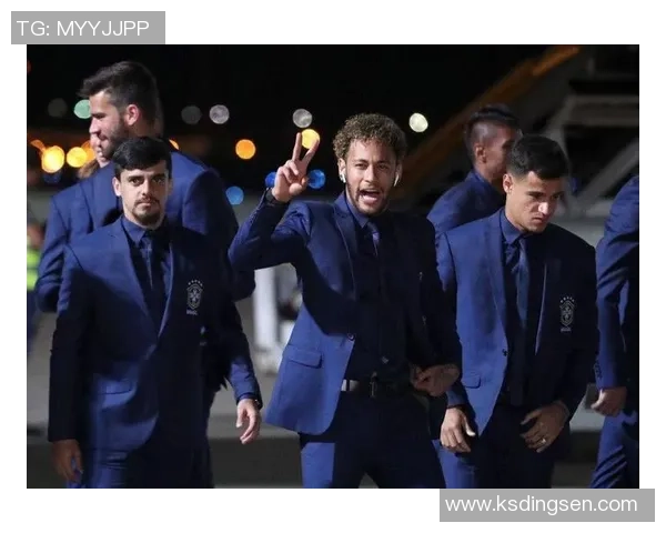 足球巨星西装亮相展现绅士风度诠释赛场外独特魅力